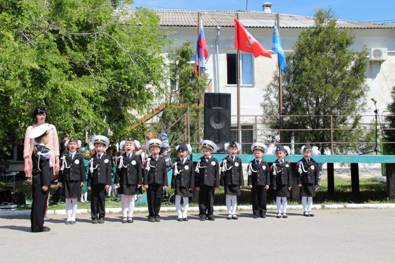 torzhestvennaya_chastj_prohozhdenie_lichnogo_sostava_garnizona_koncert_09_05_2016_60_web_60